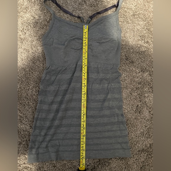 Lululemon tank top worn very little. Excellent condition. xxs or 00 - Picture 5 of 6